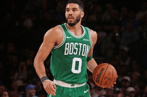 九游娱乐 塔图姆在TL比赛中突破纪录，突破纪录引发热议！